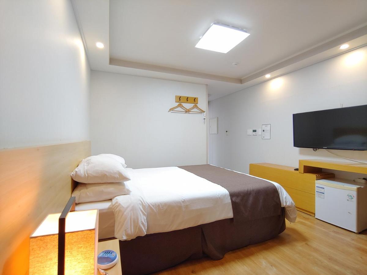 Jeju Lavender Hotel Согвипхо Экстерьер фото