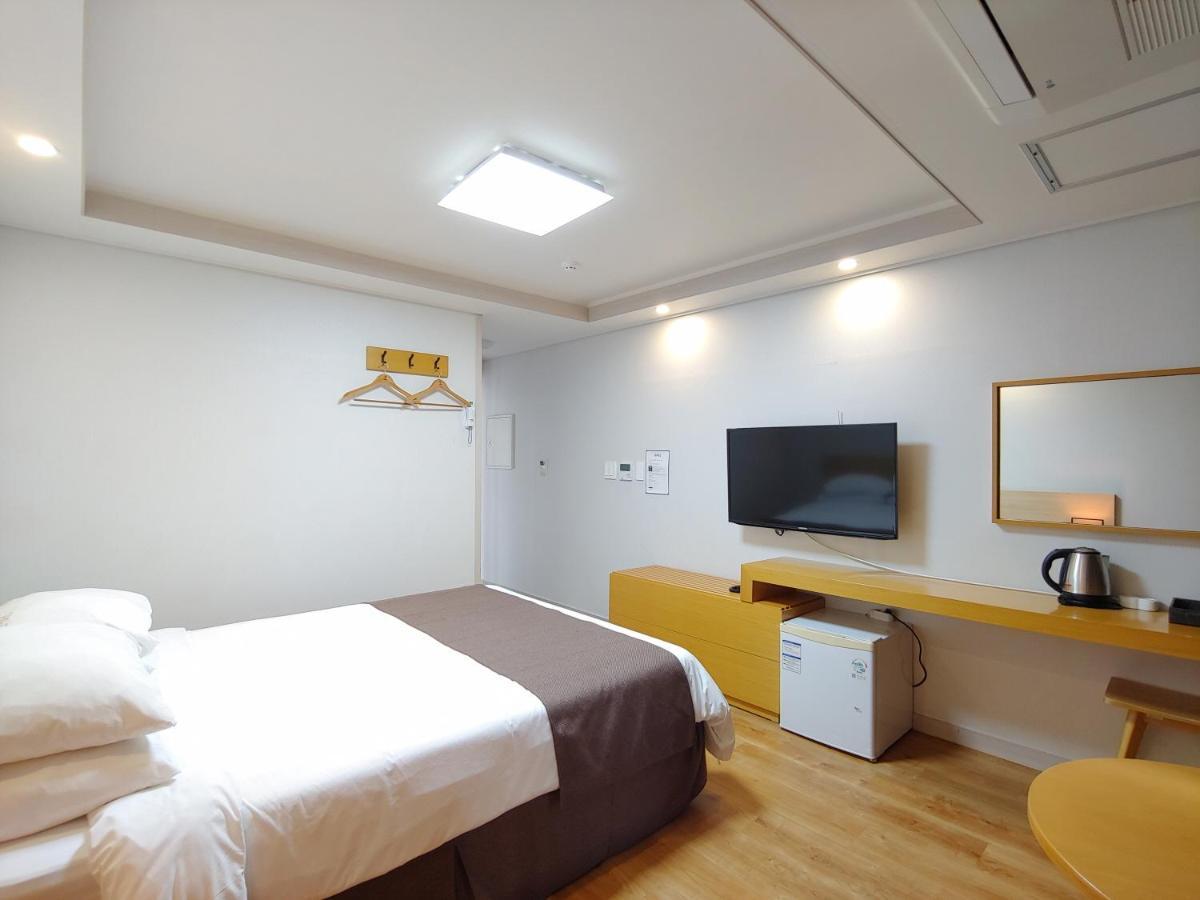 Jeju Lavender Hotel Согвипхо Экстерьер фото