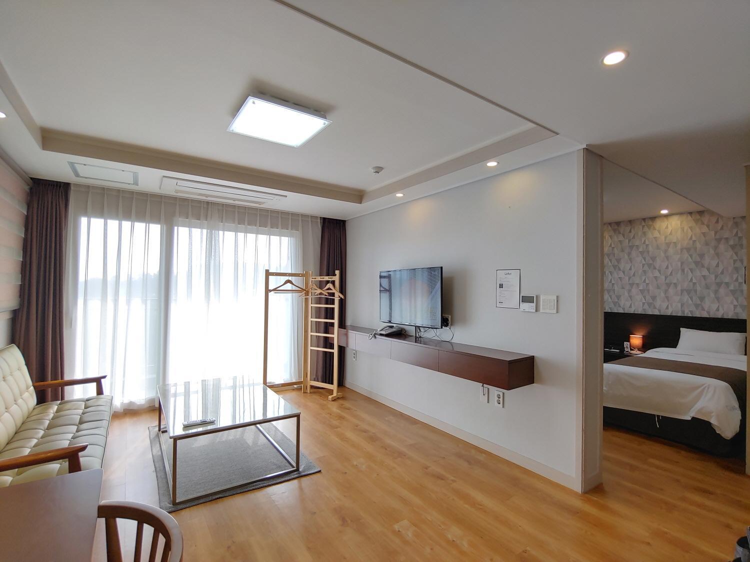 Jeju Lavender Hotel Согвипхо Экстерьер фото