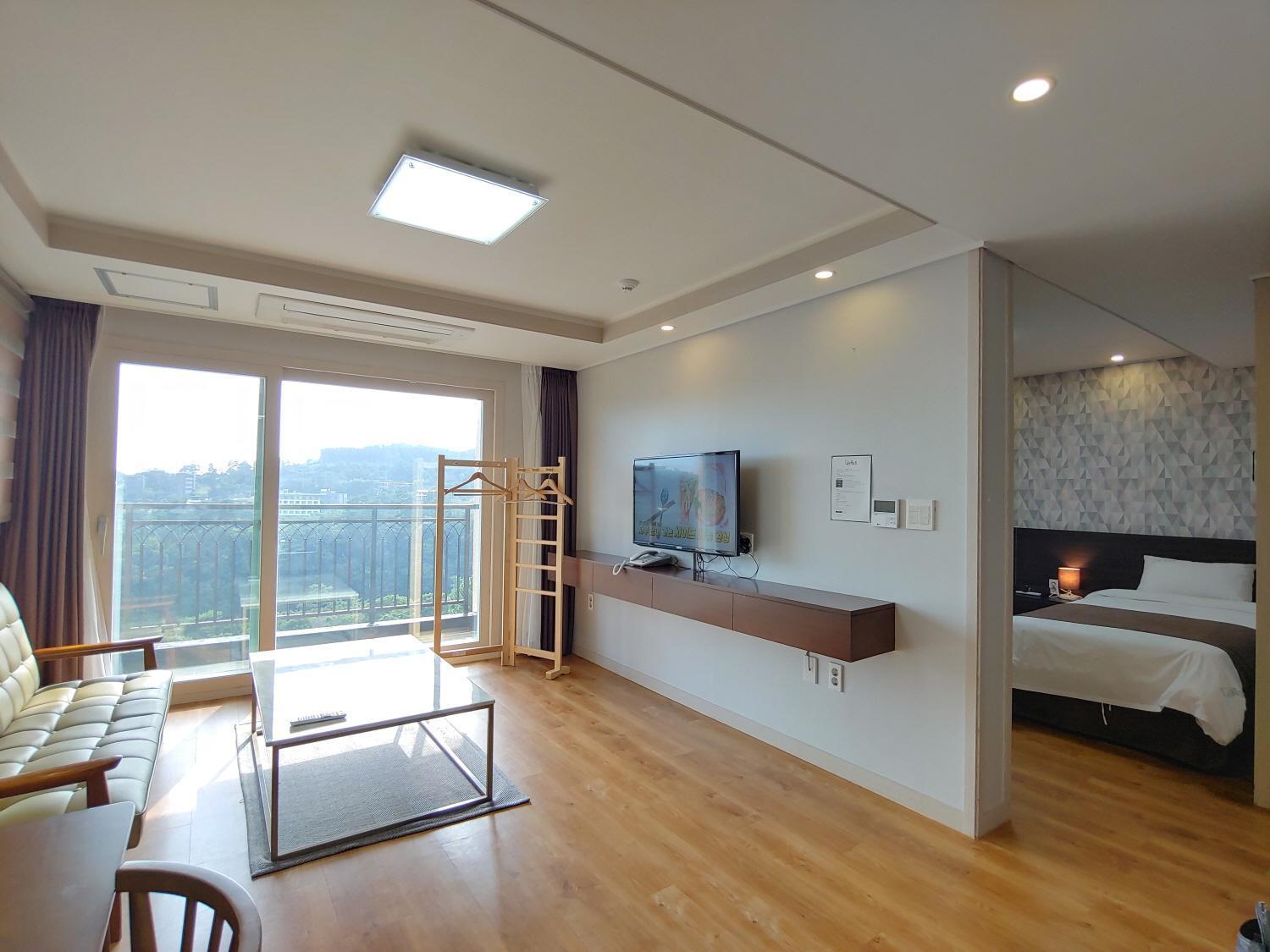 Jeju Lavender Hotel Согвипхо Экстерьер фото