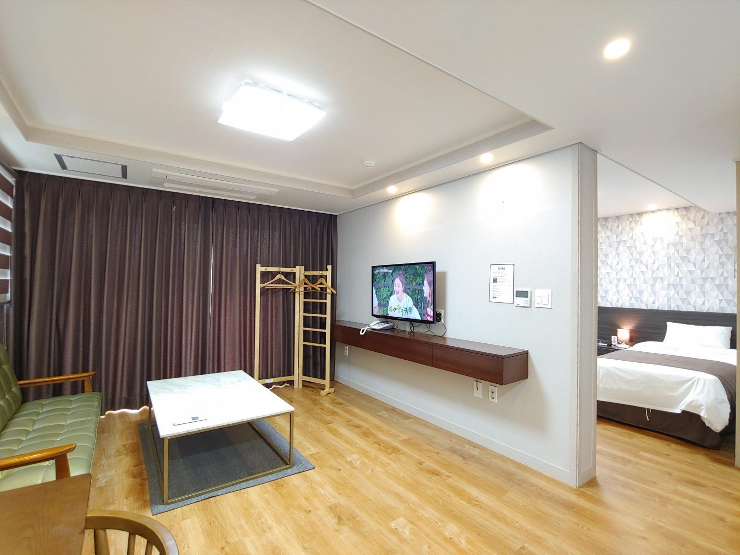 Jeju Lavender Hotel Согвипхо Экстерьер фото