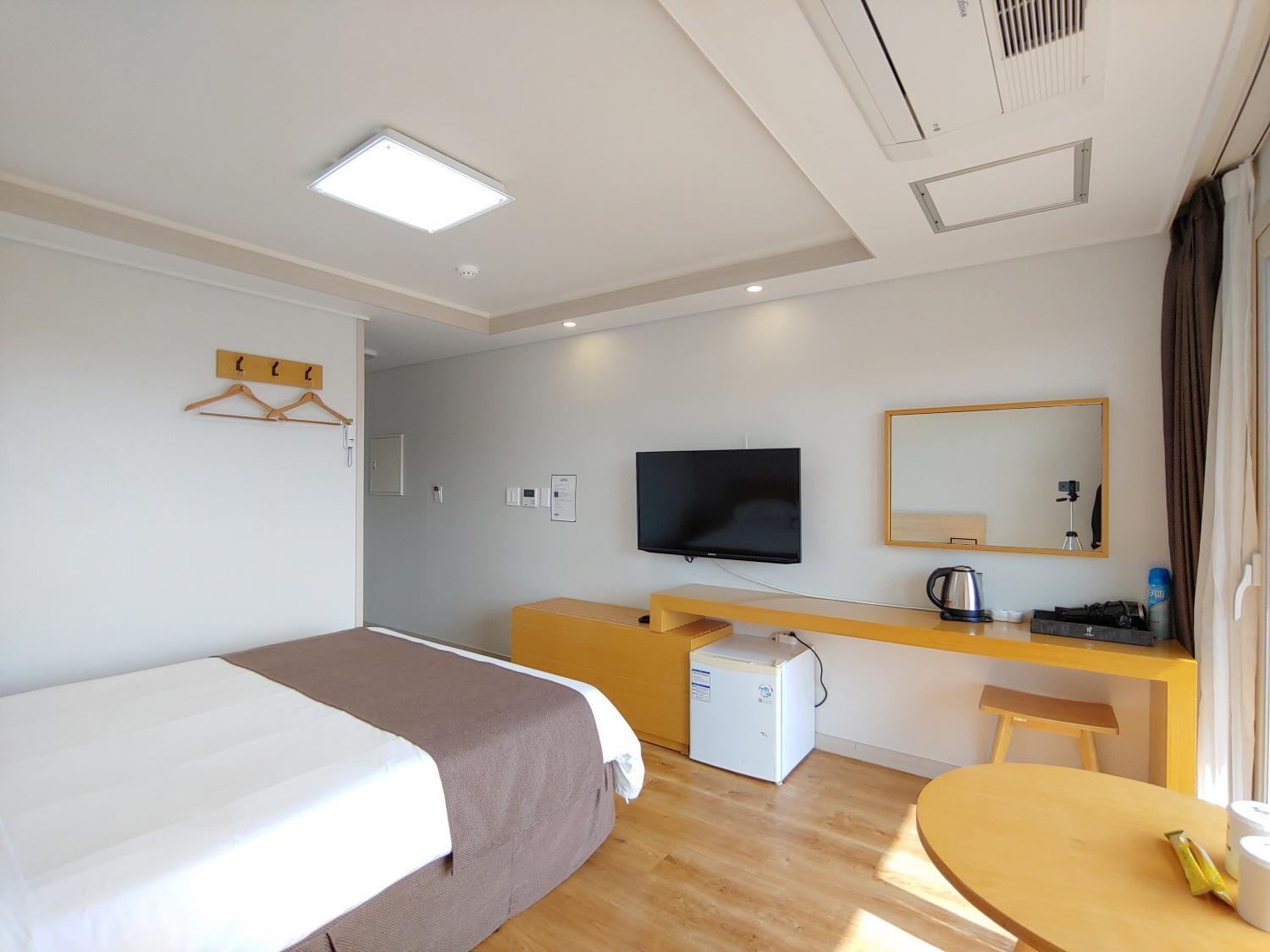 Jeju Lavender Hotel Согвипхо Экстерьер фото