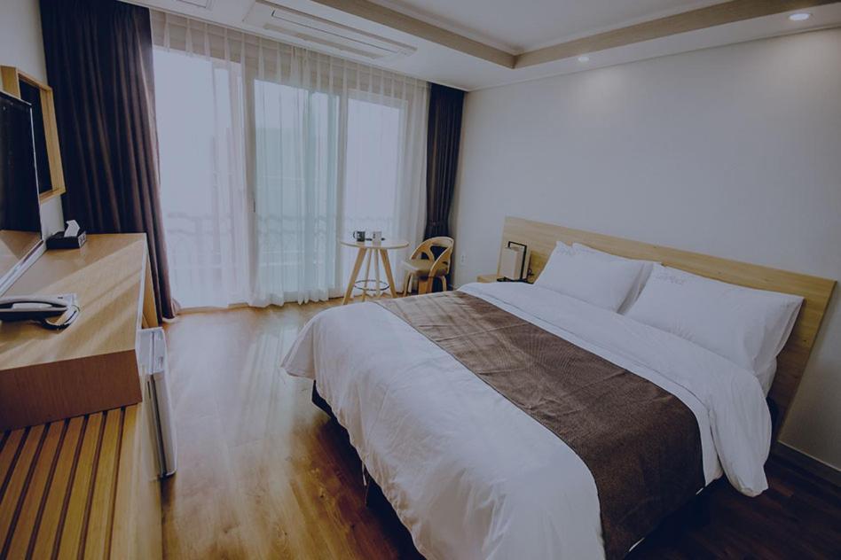 Jeju Lavender Hotel Согвипхо Экстерьер фото