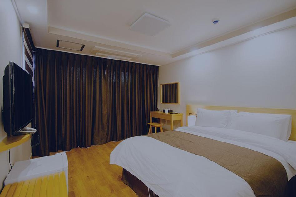 Jeju Lavender Hotel Согвипхо Экстерьер фото